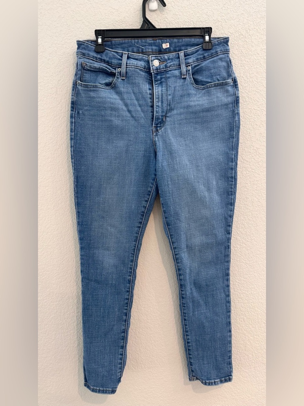 Levi's Women's Skinny Jeans in Medium Blue Wash